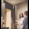 Marian Franco y Yuliett Torres jugandole una broma al repartidor