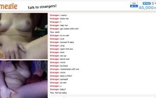 Lesbianas tocándose mientras se ven por el Omegle