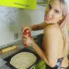 Penny Love nos enseña como se prepara la pizza hot