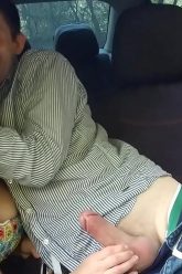 Rusa madurita mamando verga en el taxi