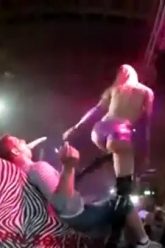 Striptease con final sorpresa