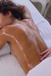 la-mexicana-melody-petite-aceitada-y-lista-para-recibir-su-masaje