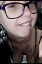 la-jovencita-naty-lemos-haciendo-un-deilicioso-beso-negro