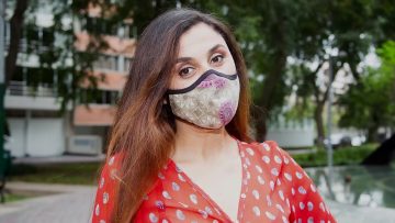 senora-turista-colombiana-pide-ayuda-para-tomarse-fotos-y-es-cogida-por-desconocido