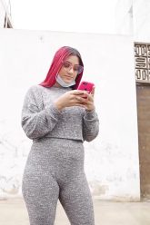 baandidas-pelirroja-llama-a-su-novio-mientras-se-la-estan-follando-le-dice-que-esta-haciendo-ejercicio
