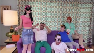 dirty-mylf-the-family-fucking-guy-la-parodia-porno-de-padre-de-familia