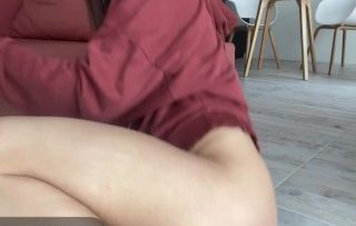 hermosa-chica-fit-aprovecha-que-la-casa-esta-sola-y-se-masturba-por-el-culo