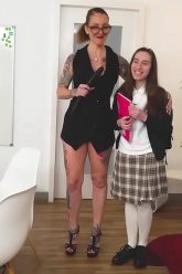 fakings-leccion-sexual-intensa-la-joven-carolina-aprende-a-coger-gracias-a-su-maestra-experta